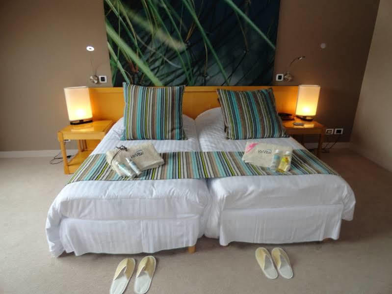Logis Hotel Golf Le Domaine Du Val De Sorne Vernantois Εξωτερικό φωτογραφία
