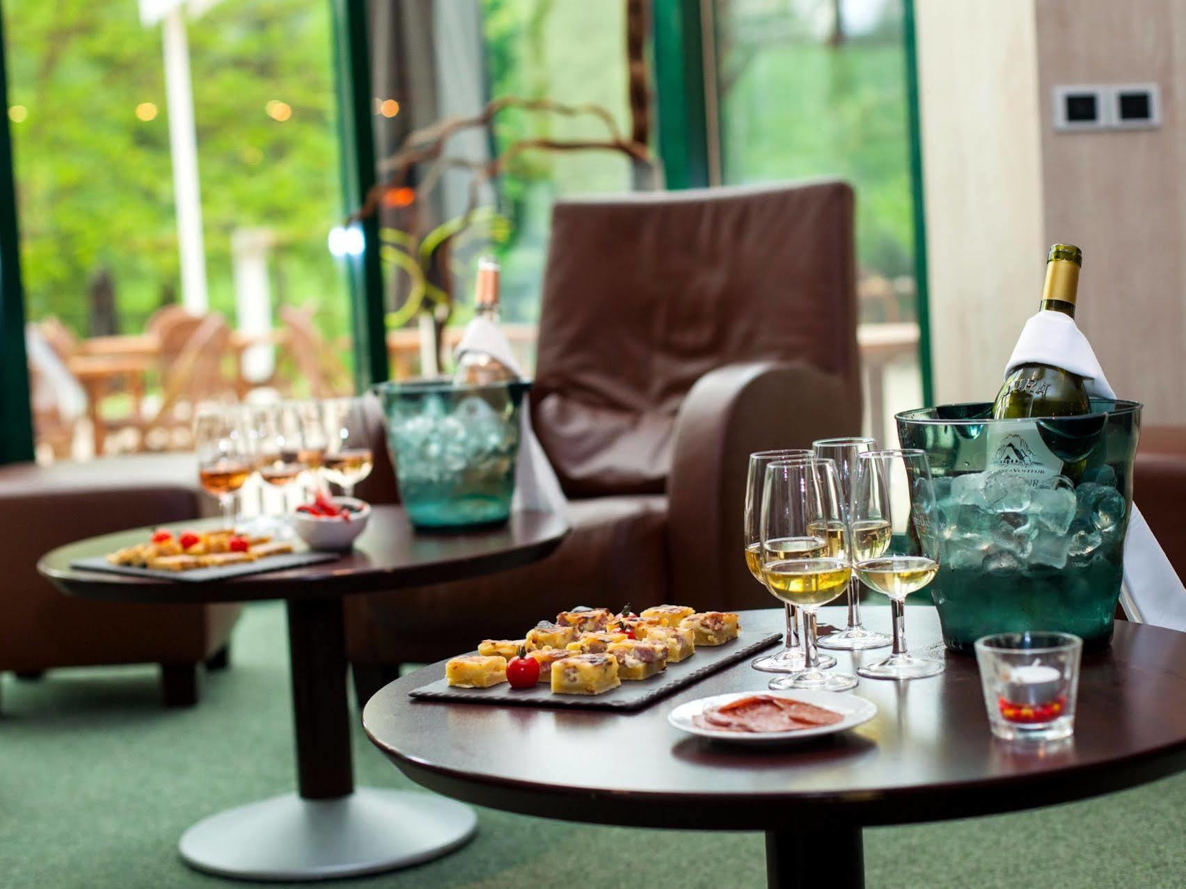 Logis Hotel Golf Le Domaine Du Val De Sorne Vernantois Εξωτερικό φωτογραφία